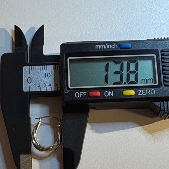 Brand New 14kt Yellow Gold Hoop Earrings - Picture 6 of 7